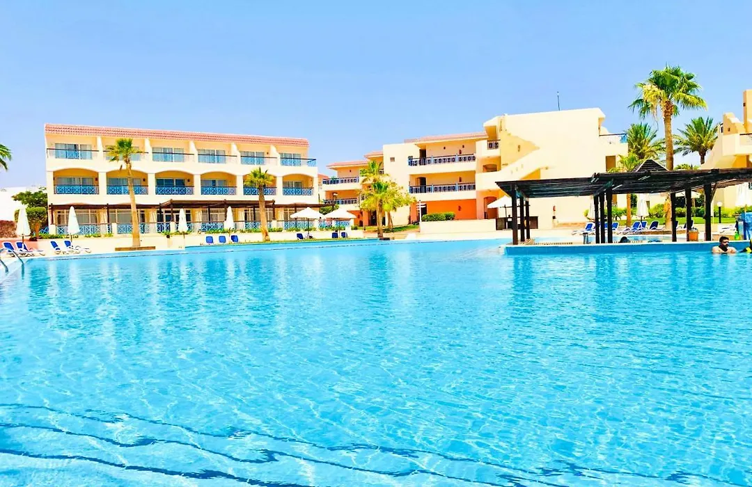 Ivy Cyrene Island Aqua Park Resort (Adults Only)-1